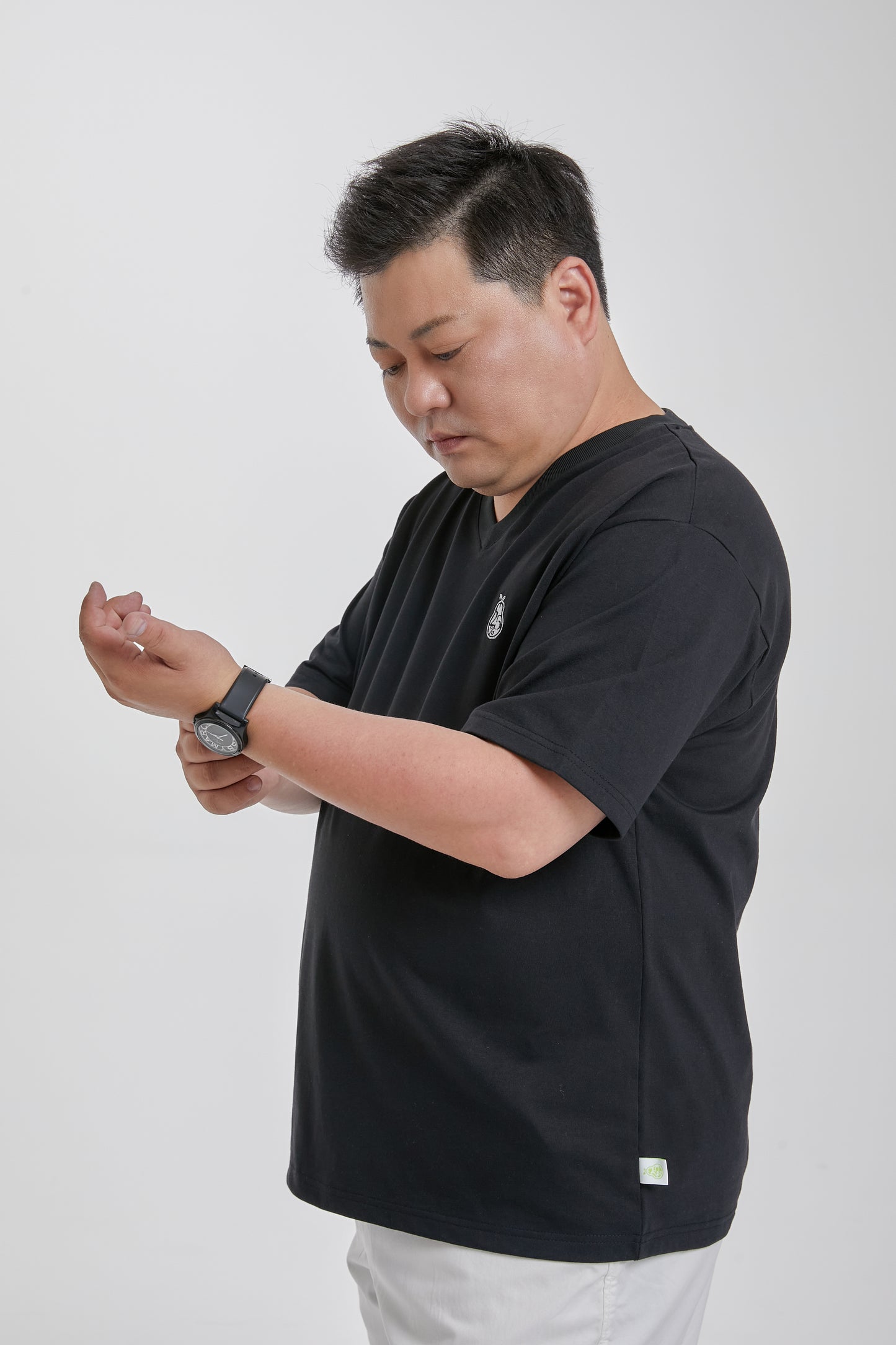 【Recycle】”ECOに対する意識を重視した” VネックTシャツ