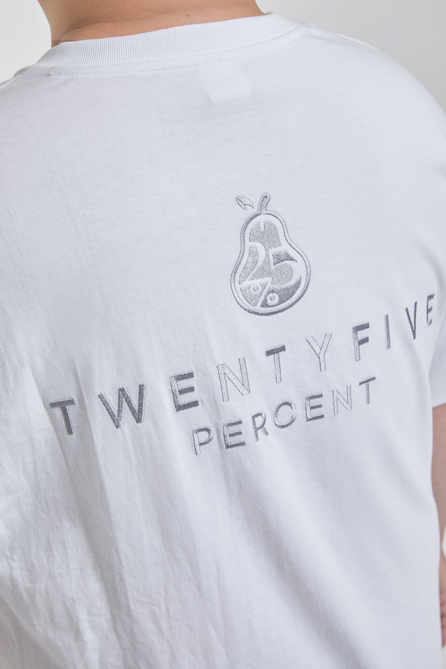 【Recycle】”ECOに対する意識を重視した” VネックTシャツ