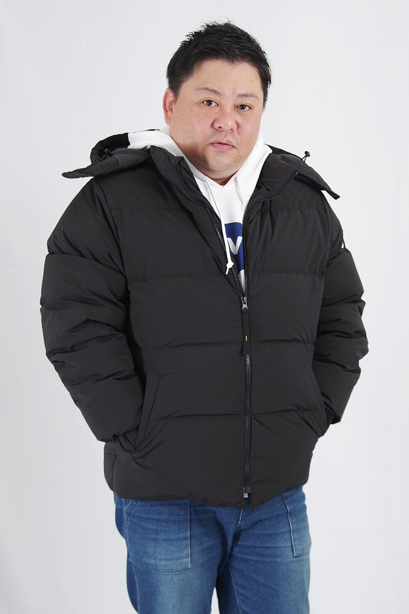 ”ファスナーが締まり暖かさの包容力が増す”ダウンジャケット